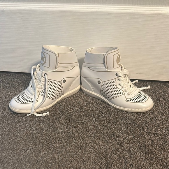 Michael Kors White High-Top Sneakers with Leather Upper and Perforated Toe - Picture 4 of 4